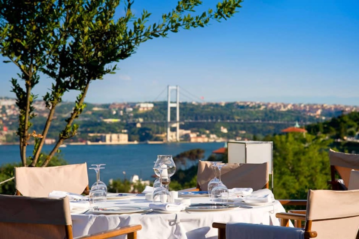 Sunset’te Anneler Günü: Boğaz’a Karşı Şık Bir Brunch Deneyimi